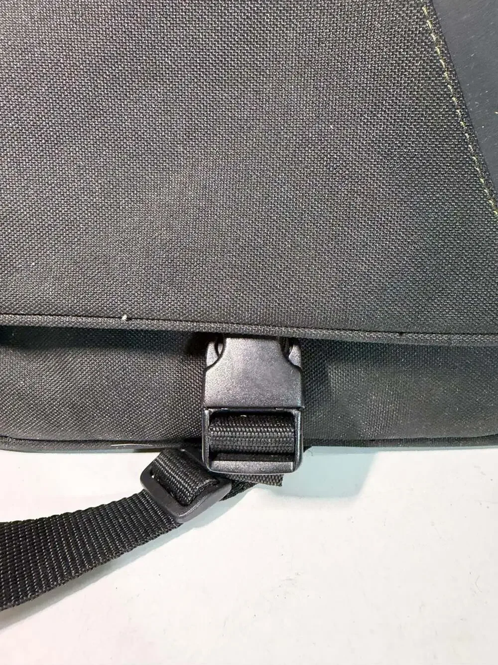 Targus Spruce Mini Messenger Tablet and Netbook Bag